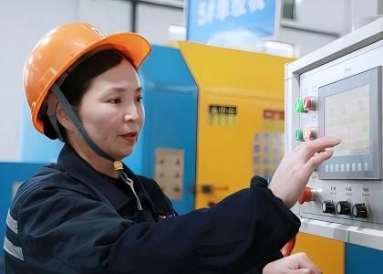 “寶藏大姐” 牛澤芳：17 年匠心堅守，從學(xué)徒逆襲 “免檢標(biāo)桿”